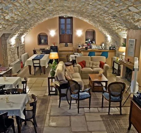 فندق Archontiko Leontari 4*