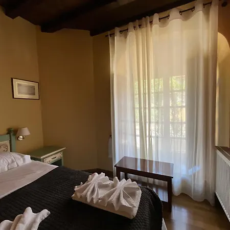 Archontiko Leontari فندق